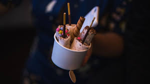 Aesthetic Treats: The Allure of Ice Cream Rolls post thumbnail image